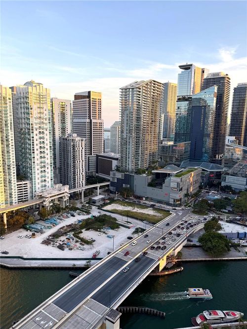 apt-3310-350 S Miami Ave, Miami, FL, 33130-1934 | Card Image