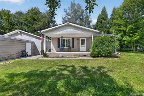 8135 E West Branch Rd, Saint Helen, MI, 48656-9577 | Card Image