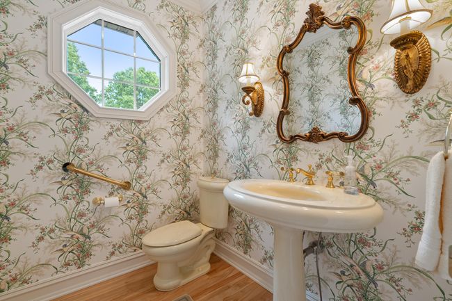 1/2 bath off the main entrance | Image 6