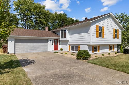 3 Raintree Dr, Saint Peters, MO, 63376-3001 | Card Image