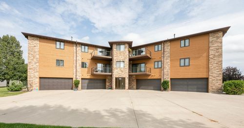 203-3201 14th St S, Moorhead, MN, 56560-5122 | Card Image