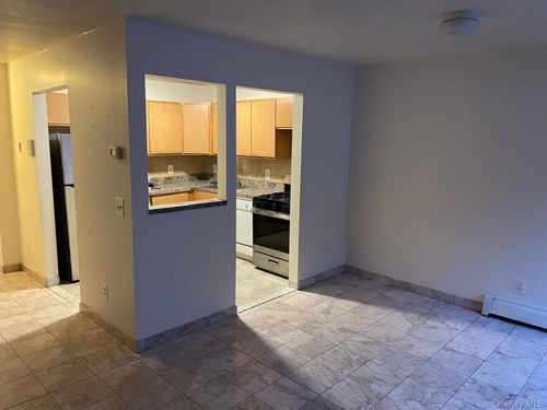 7 Dune Ct, Bronx, NY, 10473-1662 | Card Image