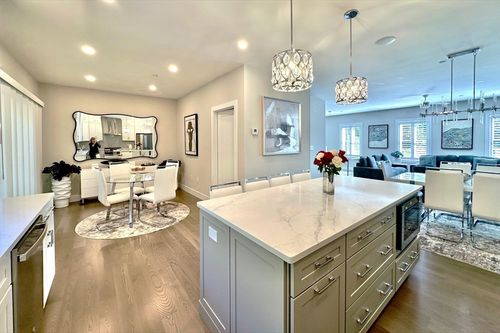 92-9 Londonderry Rd, Londonderry, NH, 03053-3338 | Card Image