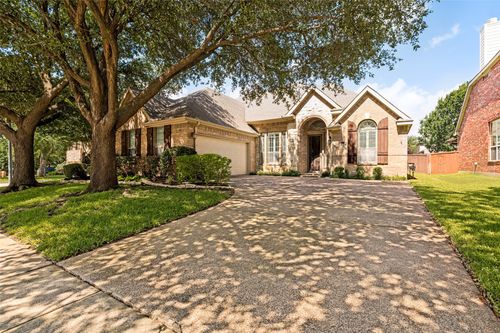 2401 Brown Bear Way, Euless, TX, 76039-6061 | Card Image