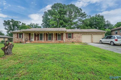 312 Forrest Park Ct Nw, Huntsville, AL, 35806-1862 | Card Image