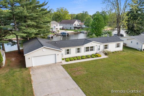 17055 Blackfoot Trl, Howard City, MI, 49329-9595 | Card Image