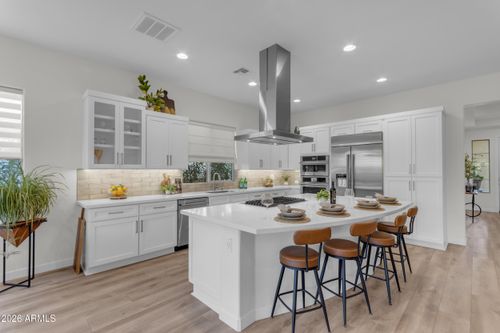 732 E Las Puertas Ln, Queen Creek, AZ, 85140-6459 | Card Image