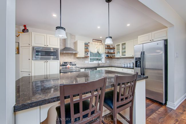 239 Centre St, House other with 4 bedrooms, 2 bathrooms and 6 parking in Angus ON | Image 9