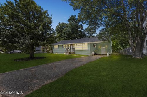 7 Cathedral Dr, Lakewood, NJ, 08701-1106 | Card Image