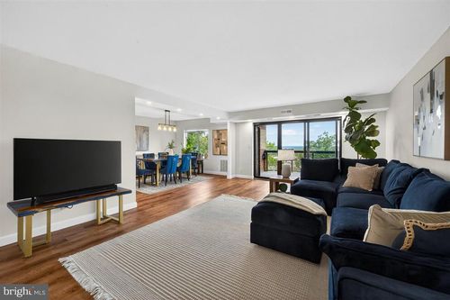 626-8370 Greensboro Dr, MCLEAN, VA, 22102-3560 | Card Image