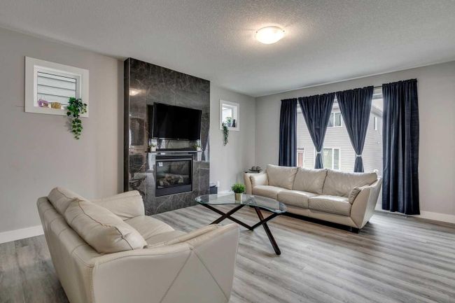 350 Yorkville Road Sw, Home with 4 bedrooms, 2 bathrooms and 4 parking in Calgary AB | Image 12