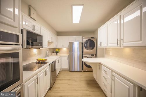 apt-805-5902 Mount Eagle Dr, ALEXANDRIA, VA, 22303-2518 | Card Image