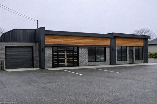 164 Charing Cross St, Brantford, ON, N3R2J4 | Card Image