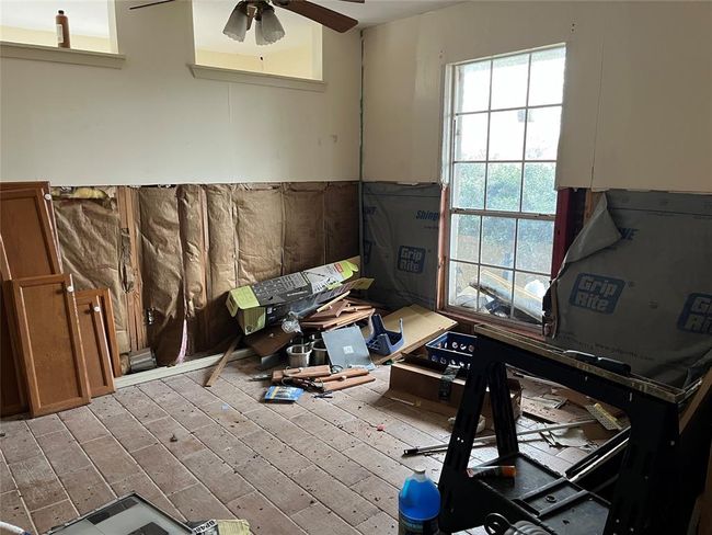 More downstairs living area. | Image 22