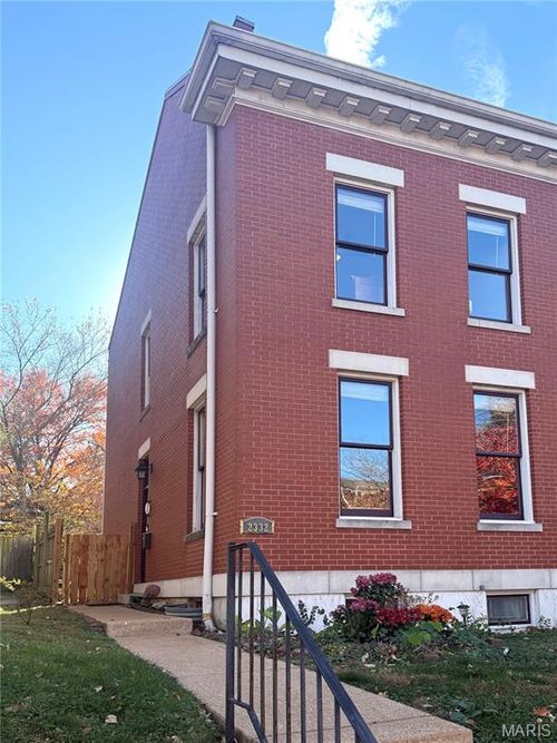 2332 Hickory St, Saint Louis, MO, 63104-2419 | Card Image