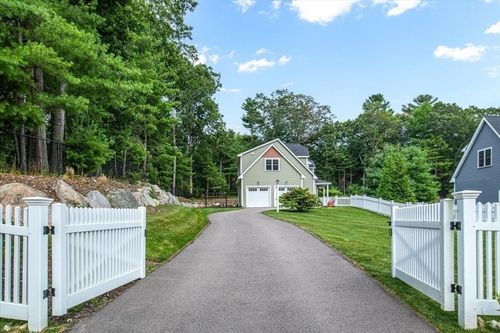 1 Norway Farms Dr, Norfolk, MA, 02056-2503 | Card Image