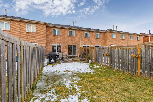 17 Michael Cres, House attached with 3 bedrooms, 2 bathrooms and 2 parking in Barrie ON | Image 21