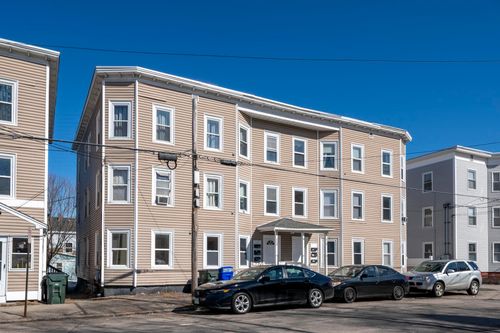 670 Harvard St, Manchester, NH, 03103-4670 | Card Image