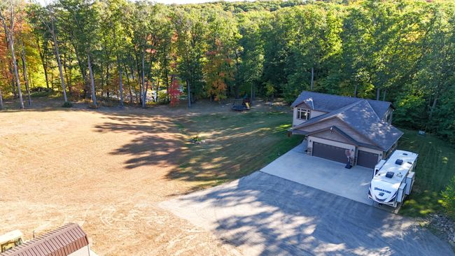 Yard with pond view | Image 33
