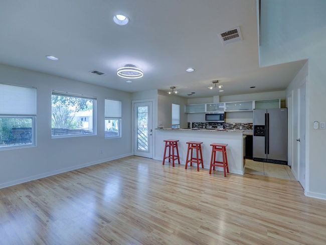 2 - 400 E 33 Rd St, Condo with 3 bedrooms, 3 bathrooms and 2 parking in Austin TX | Image 8