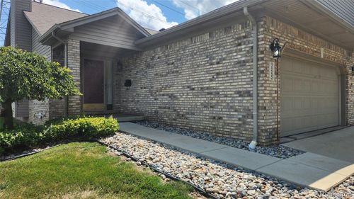 3245 Justin Dr, Trenton, MI, 48183-1677 | Card Image