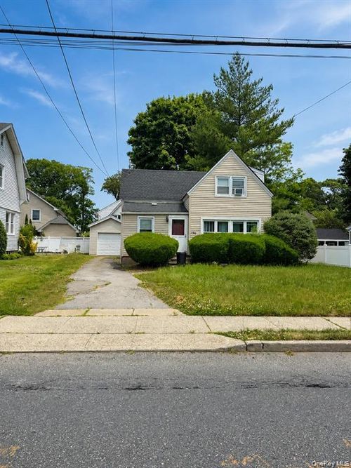 196 Rocklyn Ave, Lynbrook, NY, 11563-3732 | Card Image