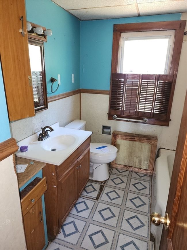 97 Parallel St, House other with 4 bedrooms, 1 bathrooms and 2 parking in Springfield MA | Image 7