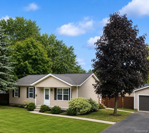 1533 Vermont Ave, Marysville, MI, 48040-1742 | Card Image