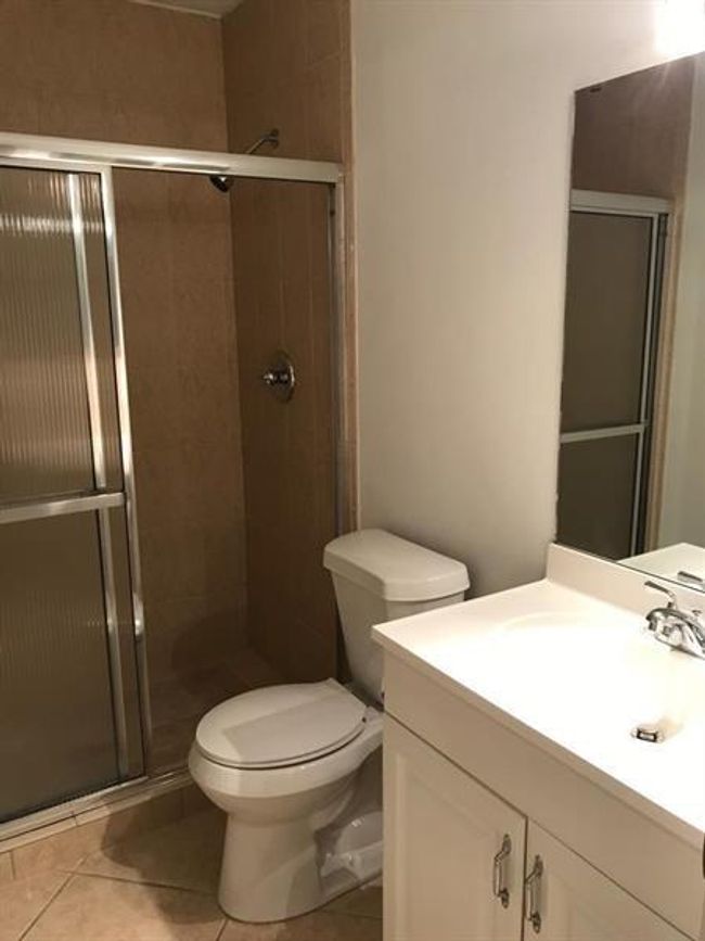 APT-315 - 9466 Boca Cove Cir, Condo with 2 bedrooms, 2 bathrooms and null parking in Boca Raton FL | Image 4
