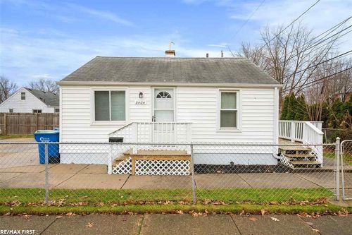 8404 Garbor, Warren, MI, 48093-4913 | Card Image
