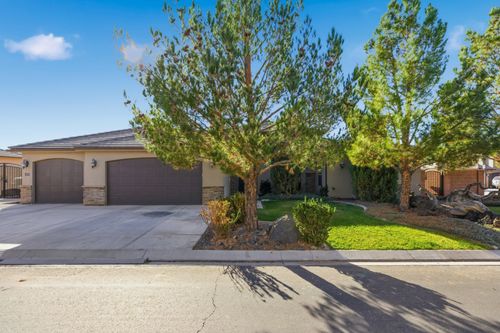 156 E Holly Way, Washington, UT, 84780-2924 | Card Image