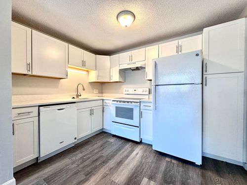 apt-6-128 North St, Newton, MA, 02460-1003 | Card Image