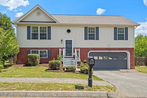 1326 Meadow Creek Ln, Jonesborough, TN, 37659-4561 | Card Image