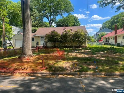 62 Demarest Road, Paramus, NJ, 07652 | Card Image