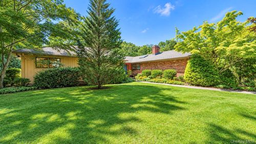 39 Daly Ct, Riverhead, NY, 11901-2303 | Card Image