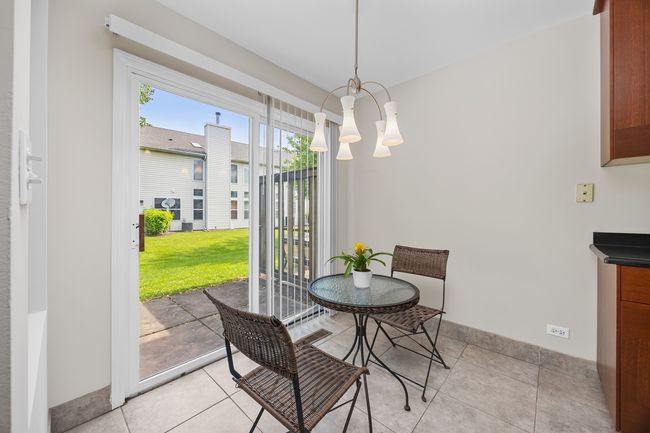 905 Huntington Dr, Townhouse with 2 bedrooms, 3 bathrooms and 2 parking in Elk Grove Village IL | Image 10