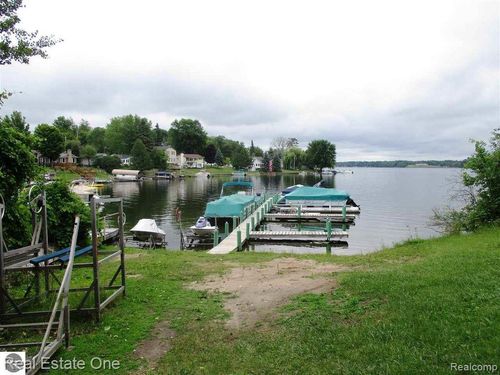 994 Schemp Rd, Lupton, MI, 48635-9748 | Card Image