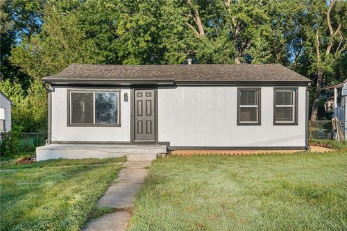 812 S Woodland Ave, Independence, MO, 64052-4047 | Card Image