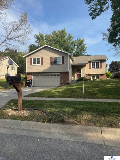 3330 Wildbriar Ln, Lincoln, NE, 68516-2033 | Card Image