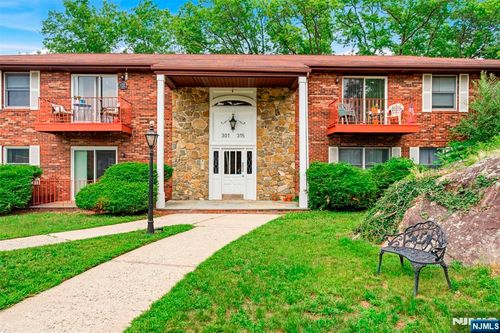 315 Ringwood Ave, Pompton Lakes, NJ, 07442-2043 | Card Image