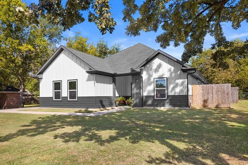 201 W South St, Whitesboro, TX, 76273-2123 | Card Image