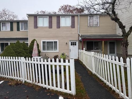 227 Hill Rise, Calverton, NY, 11933-1702 | Card Image