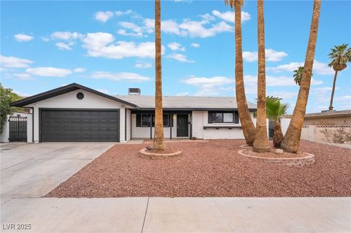 3992 Chinchilla Ave, Las Vegas, NV, 89121-6114 | Card Image