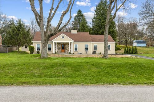 557 Morningstar Dr, Ellwood City, PA, 16117-3024 | Card Image