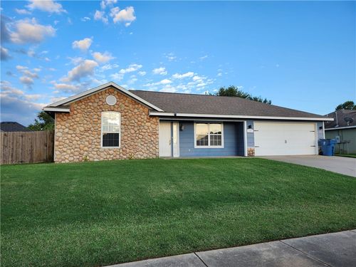 526 White Oak St, Gentry, AR, 72734-8774 | Card Image