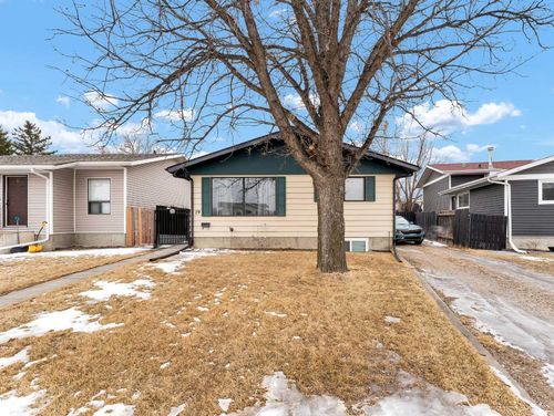 19 Rossmere Pl Se, Medicine Hat, AB, T1B2L6 | Card Image