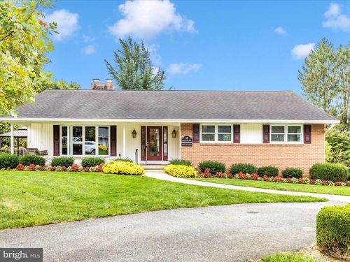 15 Brightwood Dr, HAGERSTOWN, MD, 21740-6717 | Card Image