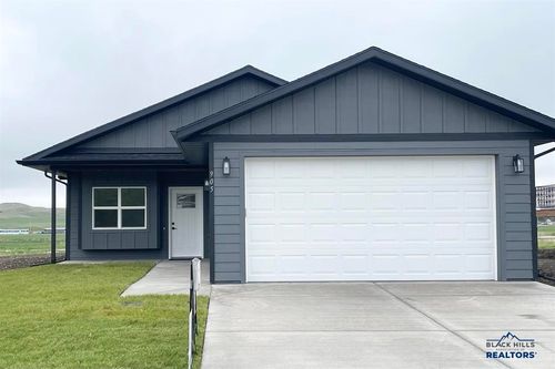 905 Bennington Dr, Box Elder, SD, 57719-4801 | Card Image
