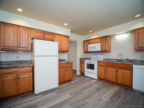 3989-3989 Park Ave, Fairfield, CT, 06825-1263 | Card Image