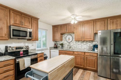 6621 Olivetree Ct, Reynoldsburg, OH, 43068-1049 | Card Image